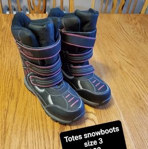 Totes snowboots